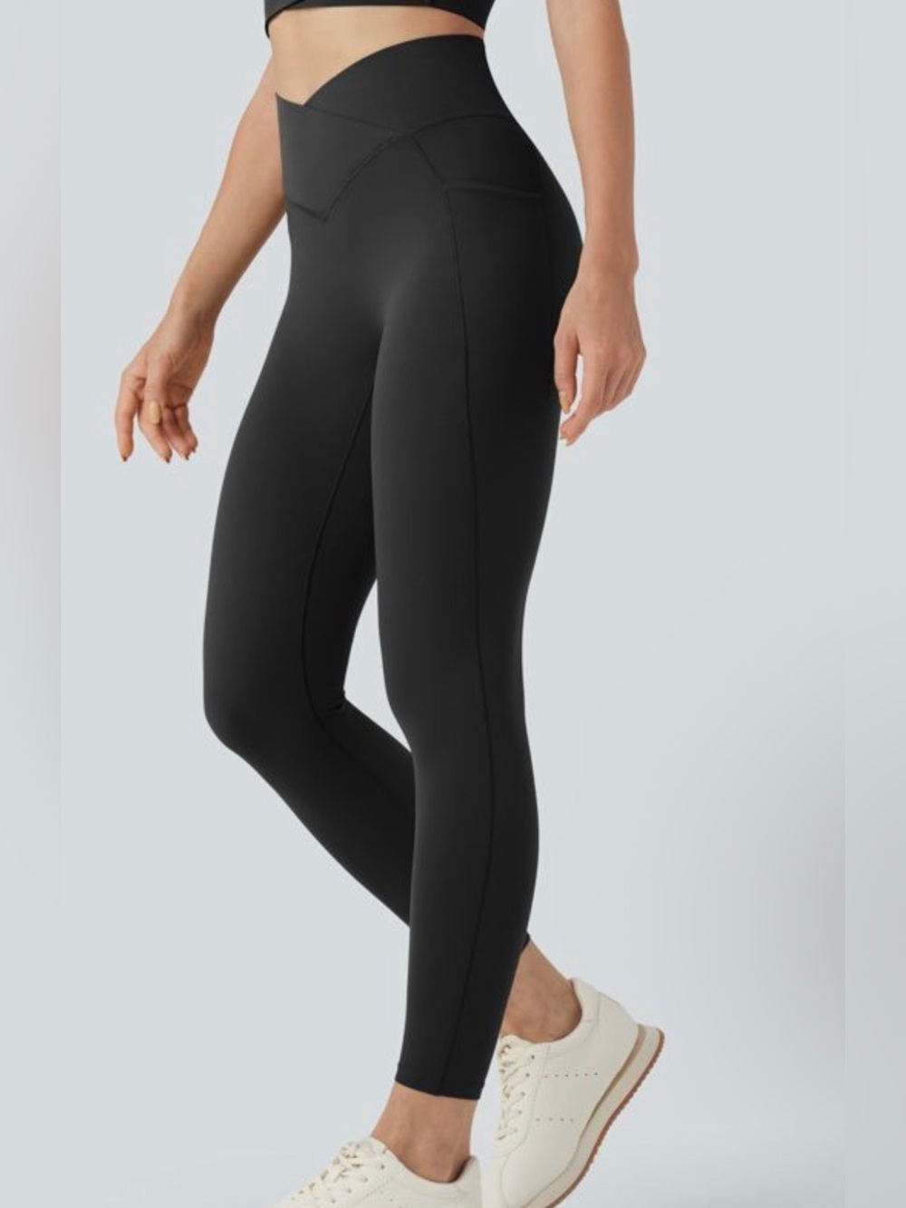 HALARA Black High-Waist V-Waistband Leggings with Side Pockets